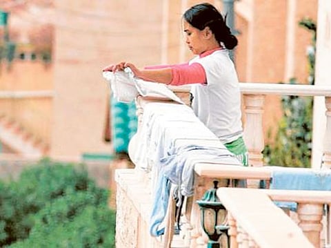 Saudi Arabia sets new rules for final exit visas for domestic workers during the 90-day probation, detailing conditions for employers using the Absher platform.