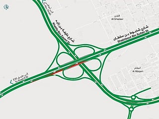 Temporary closure of two right lanes on Shakhbout Bin Sultan Street in Al Ain from Friday night to Monday morning. The closure will begin at 11:45pm on Friday, September 25, and remain in place until 6am on Monday, September 28, 2026.