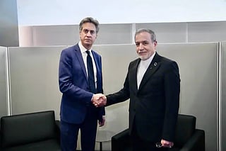 British Foreign Secretary Ed Miliband (L) shakes hands with Iranian Foreign Minister Abbas Araghchi during their meeting in New York, September 24, 2026.