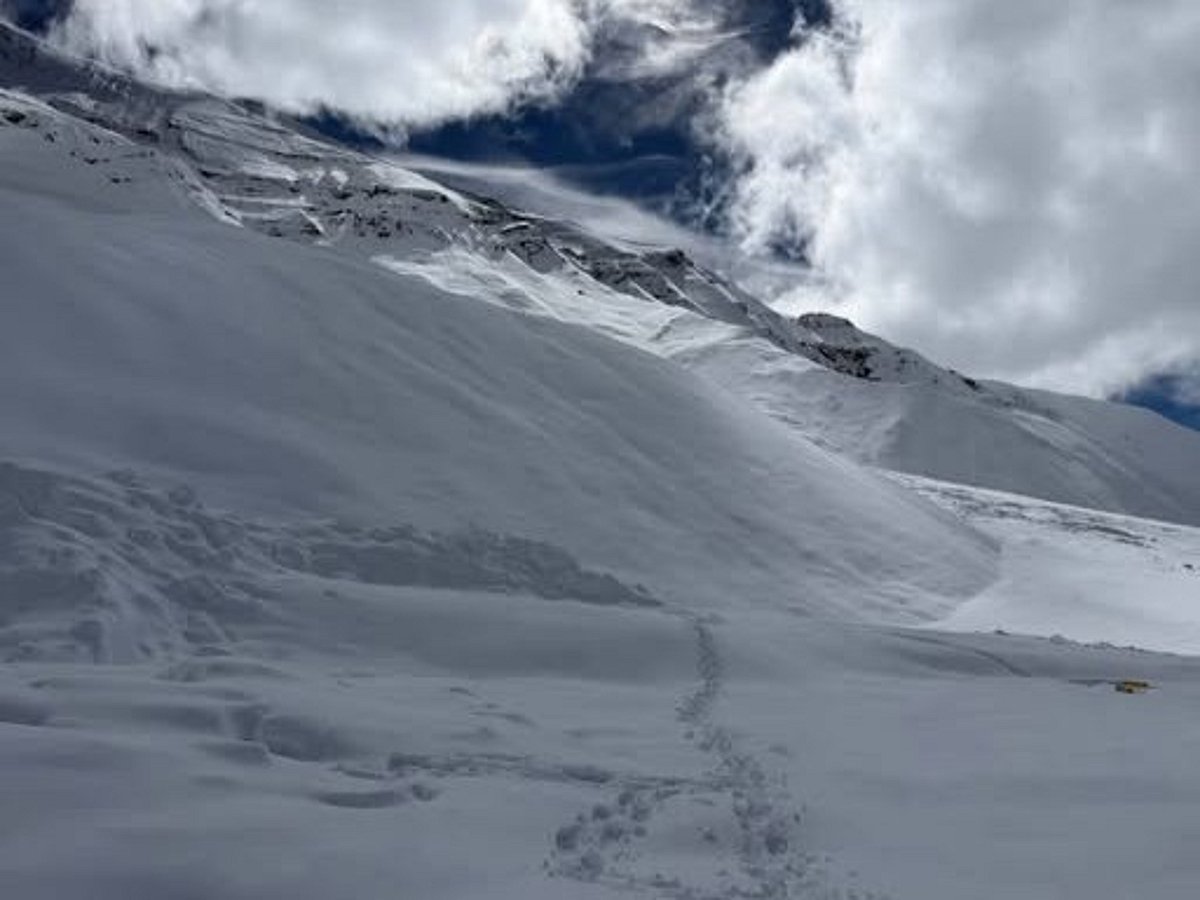 Avalanche at Nepal’s Himlung Peak Claims Two Lives, Leaves 14 Missing