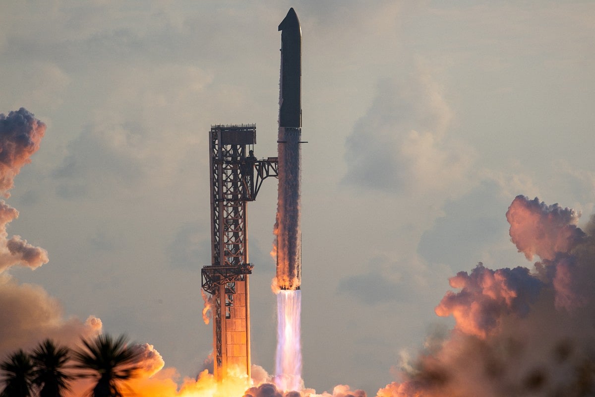 SpaceX Starship Flight 14 launches from its launch pad at Boca Chica Beach on September 28, 2026 in Boca Chica Beach, Texas.