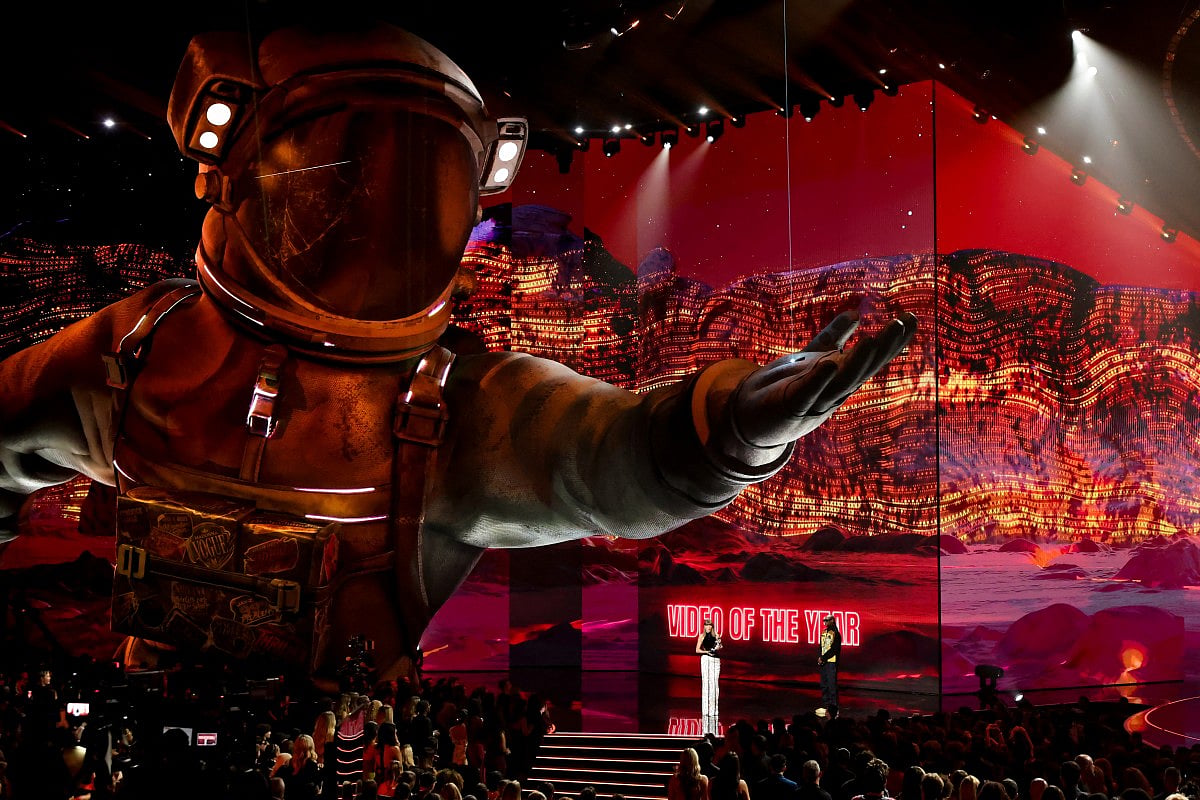 Taylor Swift accepts the Video of the Year Award for “The Fate of Ophelia” from host Snoop Dogg onstage during the 2026 MTV Video Music Awards (VMAs) at Peacock Theater on September 27, 2026 in Los Angeles, California.