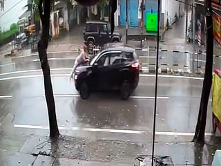 Watch: Man clings to moving car bonnet for nearly 2km