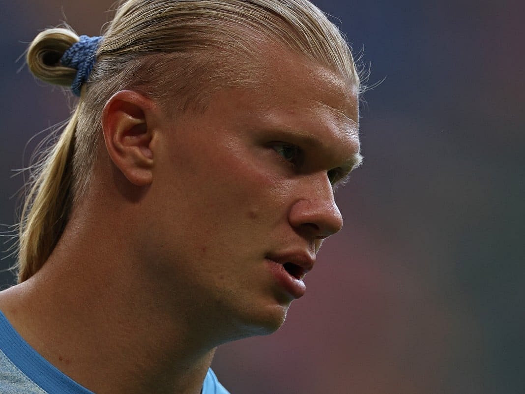 Manchester City's Norwegian striker #09 Erling Haaland warms up ahead of the English FA Community Shield football match between Arsenal and Manchester City at The Principality Stadium, in Cardiff, south Wales on August 16, 2026.