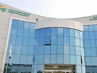 Saudi Arabia’s Qiwa platform now lets some expatriate workers with ‘absent’ status transfer to new employers, subject to conditions and fee settlements.