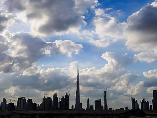 Temperatures will remain high despite more settled daytime conditions. Al Sila is expected to record the highest maximum at 41°C. 