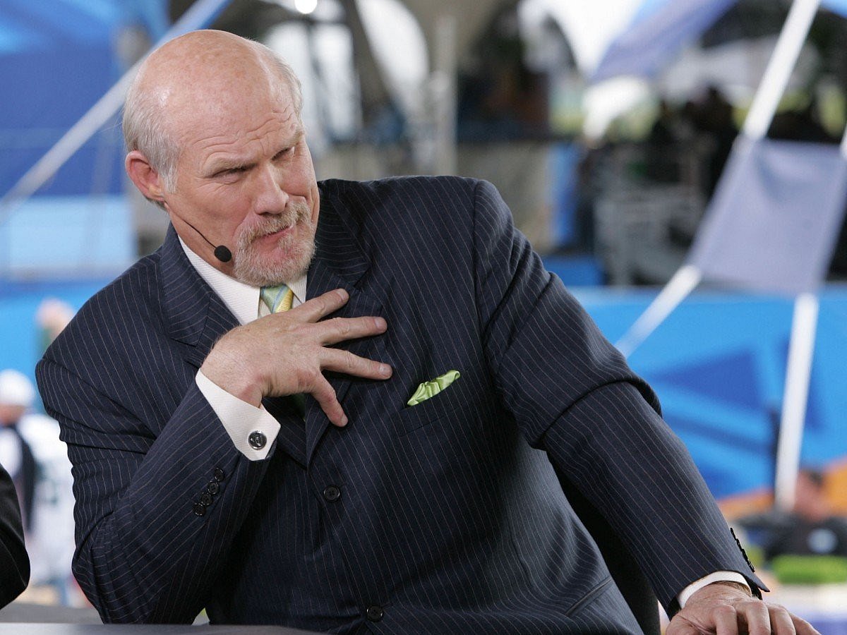 FOX Sportscaster Terry Bradshaw speaks at the FOX Broadcast booth during the XXXIX Superbowl pregame show at Alltel Stadium on February 6, 2005 in Jacksonville, Florida.