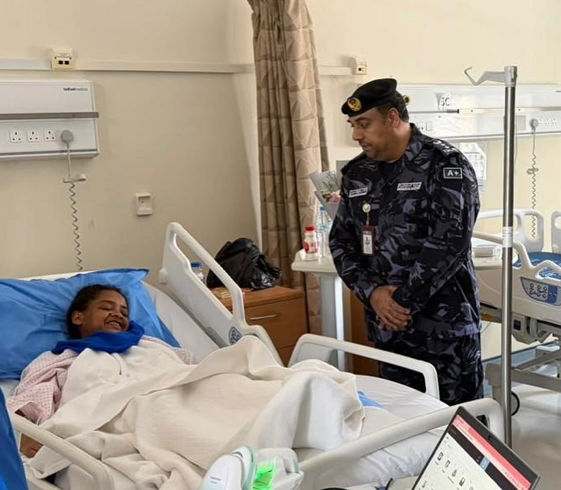 Colonel Khalid Rabie Al Hammoudi, Deputy Director of Fujairah Civil Defence, visits the 25-year-old Ethiopian domestic worker at Fujairah Hospital following her heroic rescue of a seven-year-old child from a collapsed well. Authorities checked on her recovery and commended her bravery while wishing both her and the young boy continued good health and a speedy recovery.