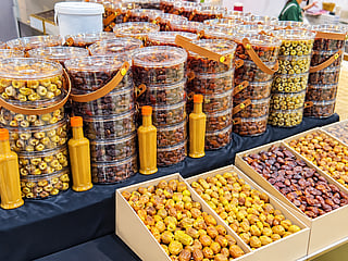 The festival runs until October 11 and brings together leading date palm growers and agricultural experts, as well as agricultural companies, government entities, productive families and home-based businesses involved in the sector.