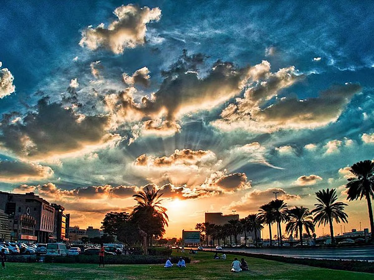 UAE weekend forecast calls for warm days, foggy mornings and brief showers