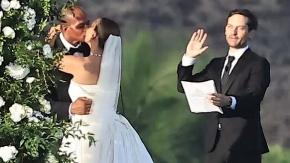 Tobey Maguire officiates ex‑wife Jennifer Meyer’s Hawaii wedding