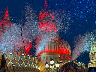 Confetti shower dazzles visitors at Global Village  