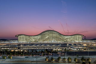 Condor has launched daily, year-round flights between Berlin and Abu Dhabi, with the service operated by an Airbus A320neo and linked to Etihad Airways' network through a codeshare agreement.