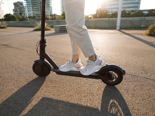 The Dh500 fine applies to anyone riding a bicycle or e-scooter on paths exclusively designated for walking or jogging. 