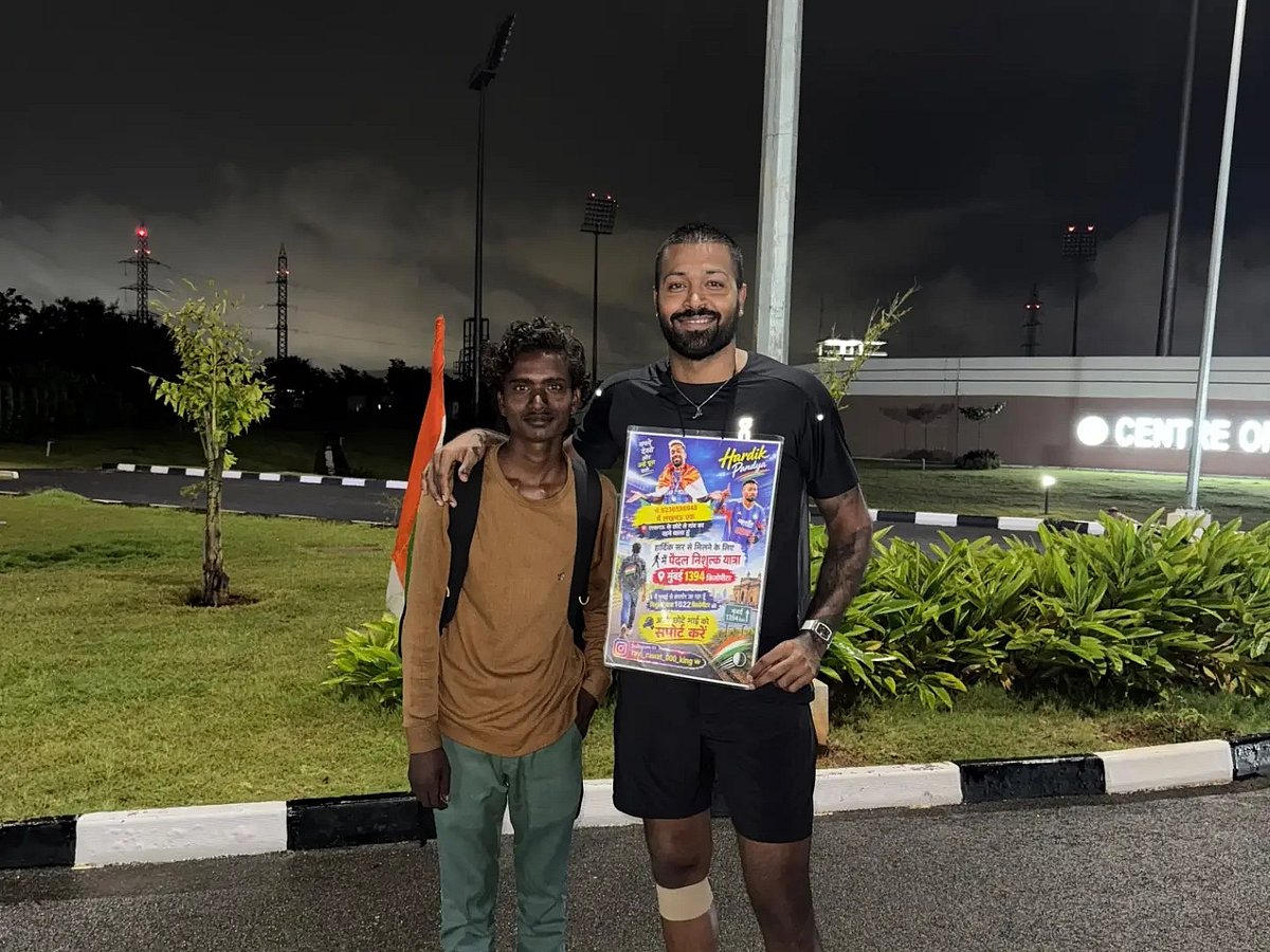 Hardik Pandya and fan