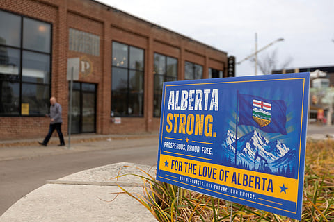 Nearly 3 in 4 voters back Canadian unity, dealing a blow to separatist movement.