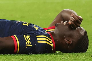 Arsenal's English midfielder #07 Bukayo Saka reacts after sustaining an injury during the UEFA Champions League football match between FC Bayern Munich and Arsenal FC in Munich, southern Germany on October 21, 2026.