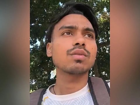 The dispute began when Hussain arrived at a customer's home to deliver an order and was handed cash that included a damaged Rs 10 note.