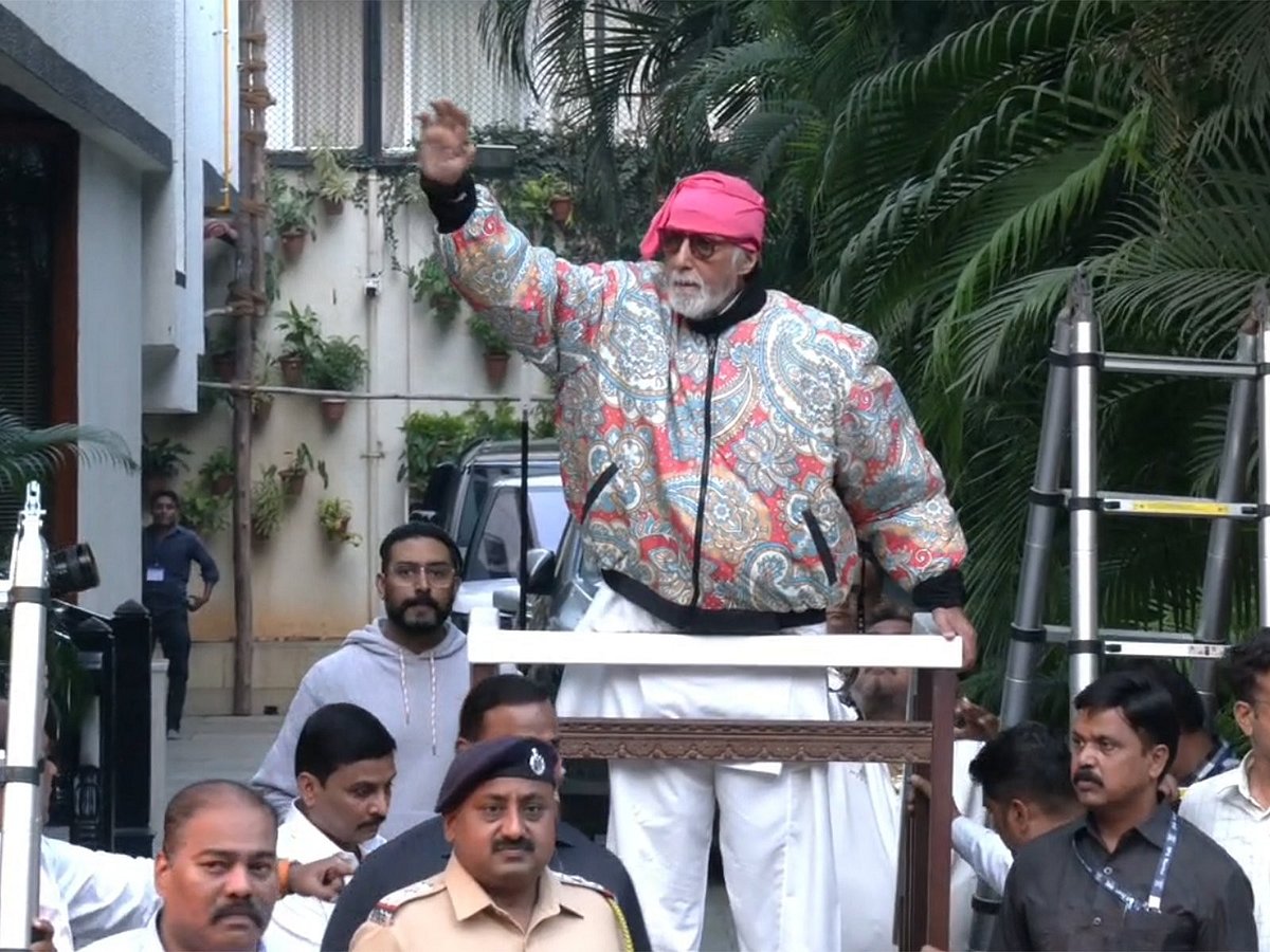Amitabh Bachchan greets fans outside Jalsa amid heavy security along with Abhishek Bachchan.