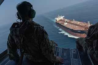 Adm. Brad Cooper, commander of US Central Command, is seen flying over the Strait of Hormuz in a CH-47 Chinook (photos published by @CENTCOM). The US military updated oil flows via Strait of Hormuz to ~1.5 billion since the summer, implying a rate of >14.5m b/d in recent weeks.