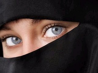 Kuwait: Women wearing niqab while driving to be fined 