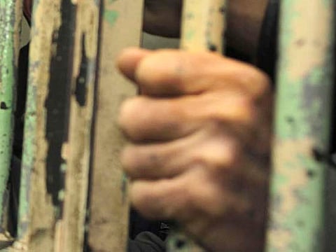 Jailed Chinese doctor sorry for calling traditional medicine 'poison'