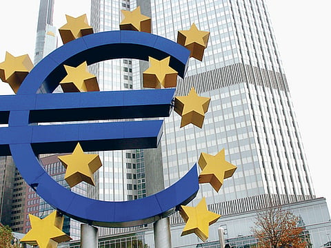 Euro struggles after weak Eurozone data
