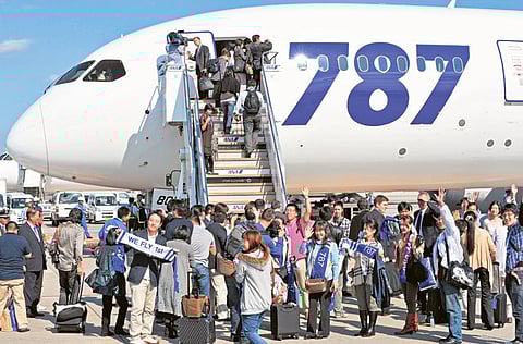 Boeing has again halted deliveries of its 787 jetliner after federal regulators asked for more information about production flaws.