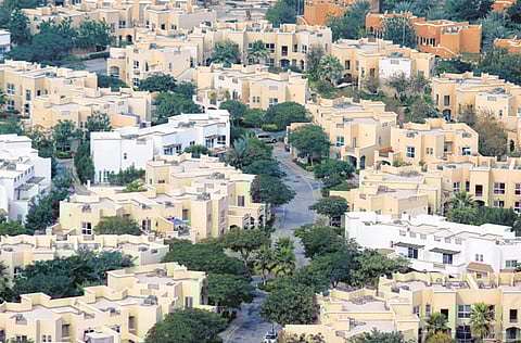 The difference in service charges across various areas is based on two major components, which are the quality and facilities of the master community and the common areas and facilities within the project