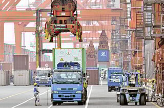 China exports to US fell 17.6% from March to April: official data