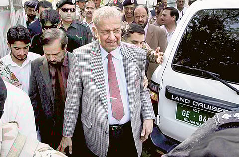 Abdul Qadeer Khan (centre) helped Pakistan develop nuclear weapons 