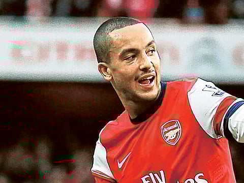 Walcott edging towards new deal with Arsenal