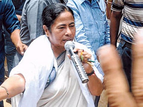 Mamata Banerjee faces heat over chit fund scam