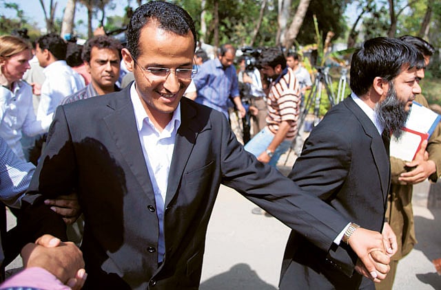 1.1003371-2356987411