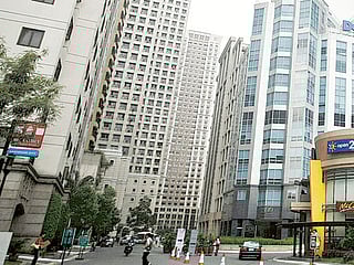 Filipinos abroad buying Manila condos buoy Peso