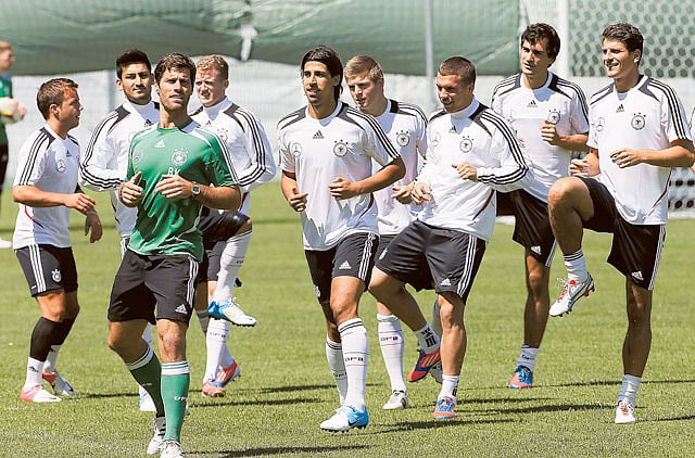 1.1038704-2731415838