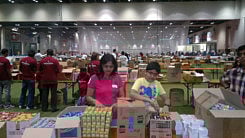 Thousands gather to provide labourers with care packages