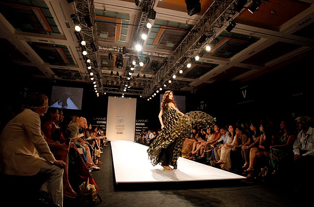 1.1059268-4262043516