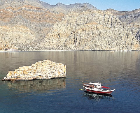 Fish seeds of European seabream fish species (kofar) were transferred and placed in Musandam, which boasts a natural fish sanctuary and is considered an ideal location for cage aquaculture.