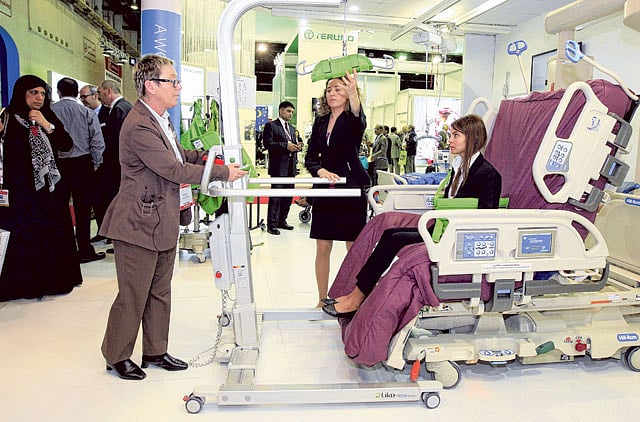 1.1143870-2813068800