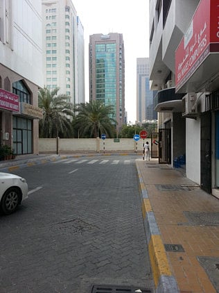 Confusing road signs in Abu Dhabi