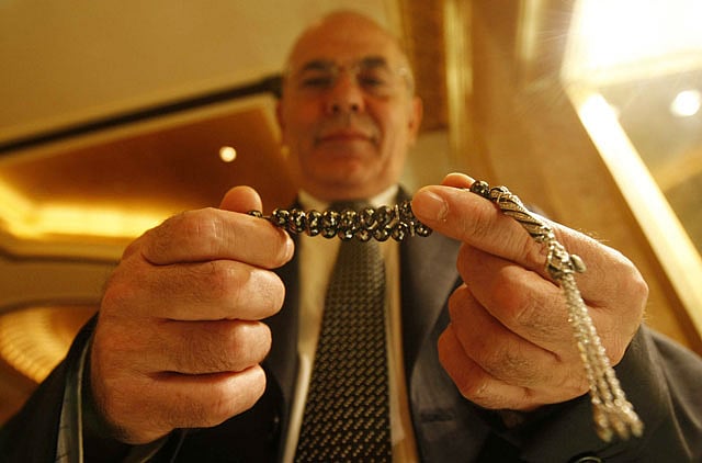 1.1165870-3894397635