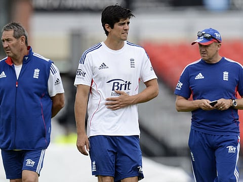 Graham Gooch coaches England’s batting mindset