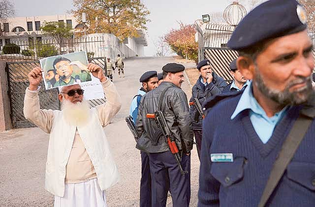 1.1278460-1294781850