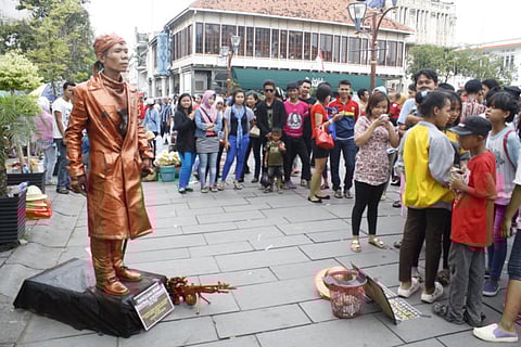 Jakarta street artists mesmerise visitors