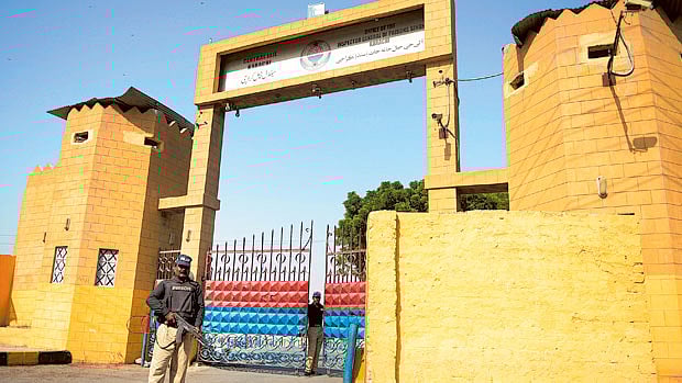 1.1398084-4085325355