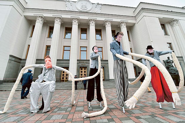 1.1403030-2613139770