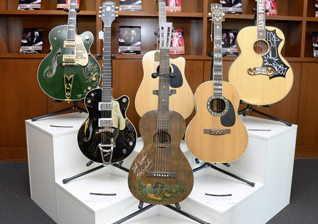 1.1407759-4158547126