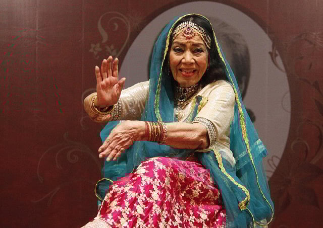 1.1408319-4268275320