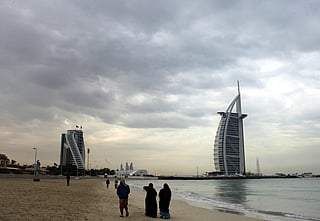 Temperatures are set to peak between 31°C and 34°C in coastal and inland regions, with cooler conditions in the mountains, where highs will reach between 22°C and 27°C. 